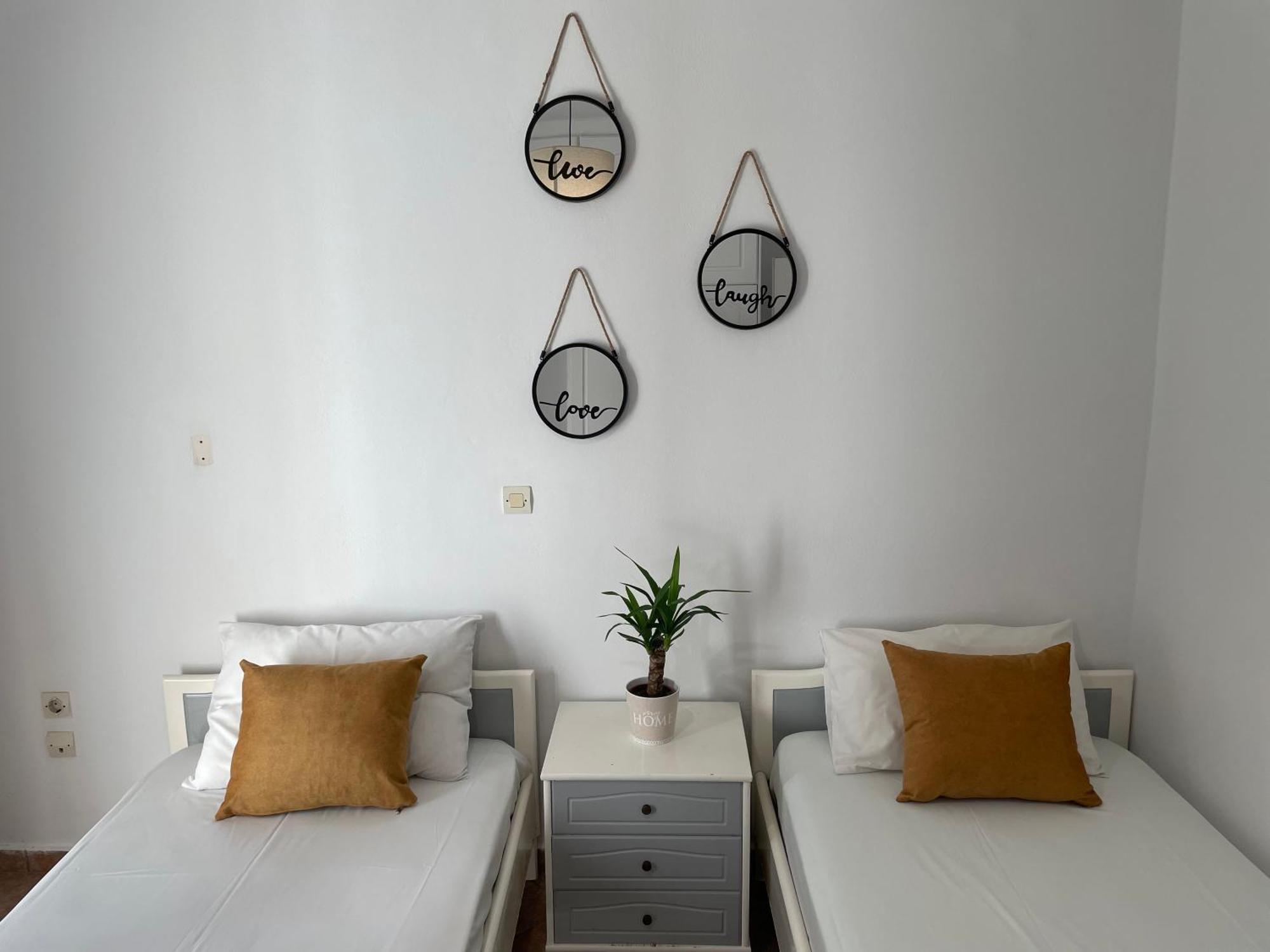 Andromahi Apartments & Suite 라가나스 외부 사진